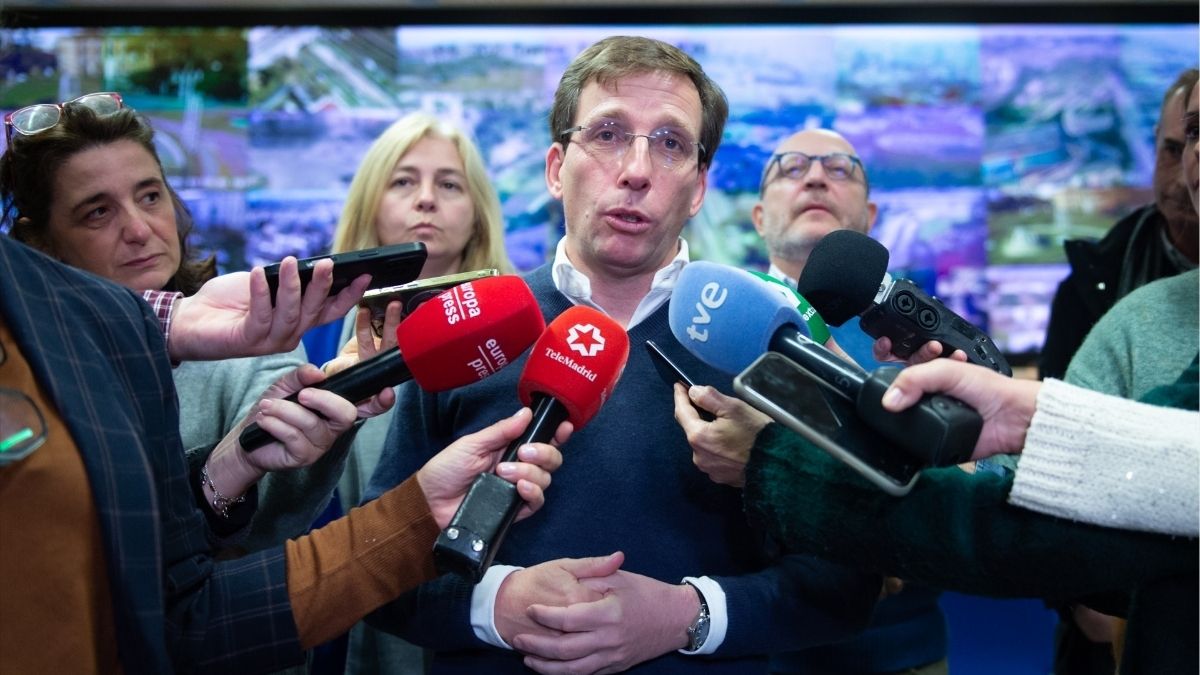 Ayuso y Almeida trasladan su pésame a la familia de los fallecidos en el incendio en Madrid