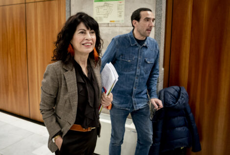 Las feministas explotan contra Igualdad por financiar estudios que justifican el velo islámico