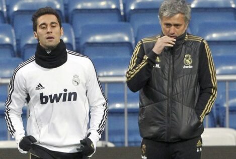 Arbeloa visita a 'Mou' en Da Luz para sellar su pase a octavos