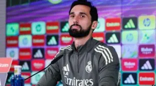 Certezas y deberes de Álvaro Arbeloa: de la solidez defensiva al ‘caso Carvajal’