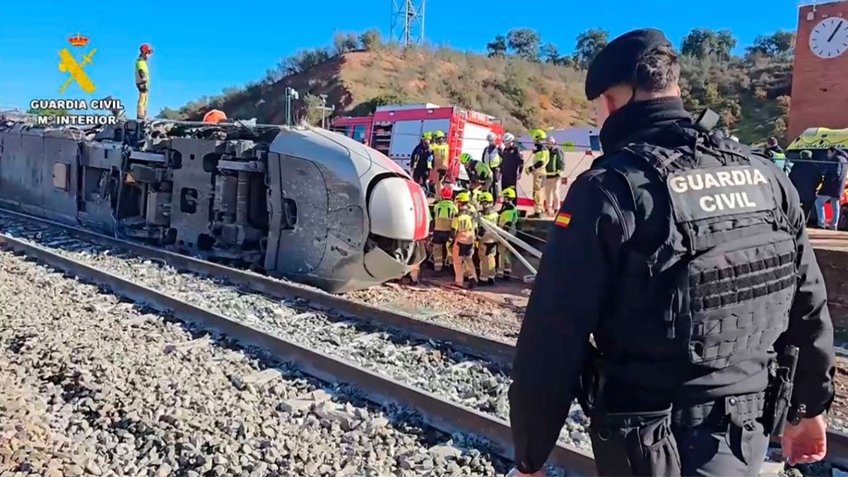 Suben a 41 los muertos en Adamuz tras localizar un cuerpo bajo los restos del tren Iryo