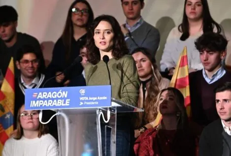 Ayuso pide la dimisión de Sánchez por la «situación catastrófica» de los trenes