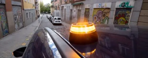 La red china que acapara el mercado español de balizas V16 está vinculada a Corea del Norte