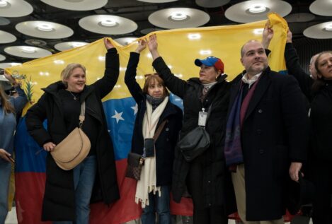 Los cinco españoles liberados por el régimen venezolano ya están en España