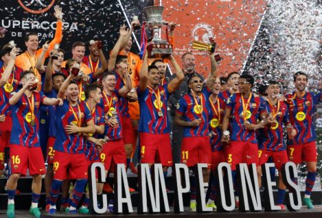 Raphinha brilla con un doblete y el Barça se corona campeón de la Supercopa de España