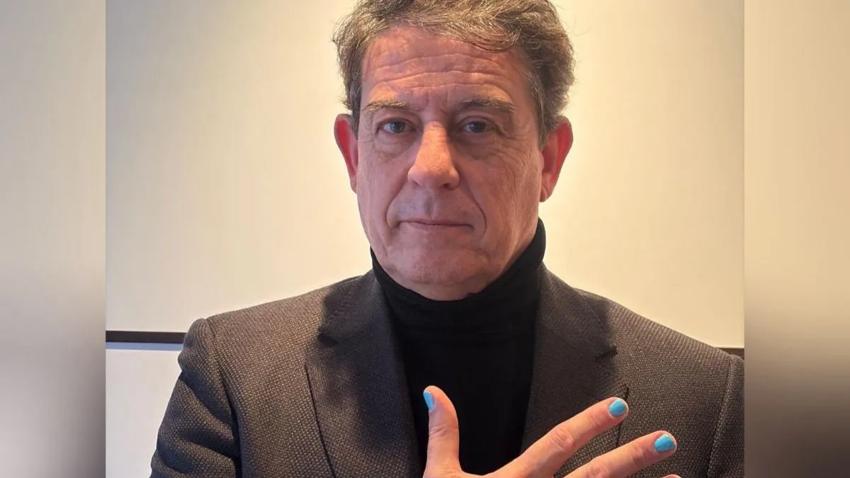 El líder del PSOE gallego se pinta las uñas en solidaridad con el futbolista Borja Iglesias