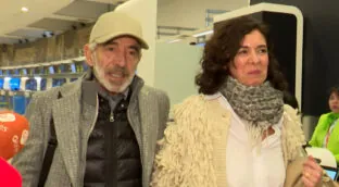 Imanol Arias le da su cuarta oportunidad al amor y se casa con su novia que es más joven que él
