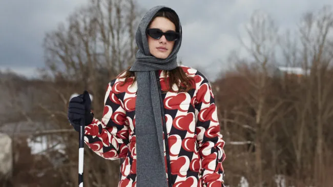 Los accesorios de punto que son tendencia para protegerse del frío con un extra de estilo