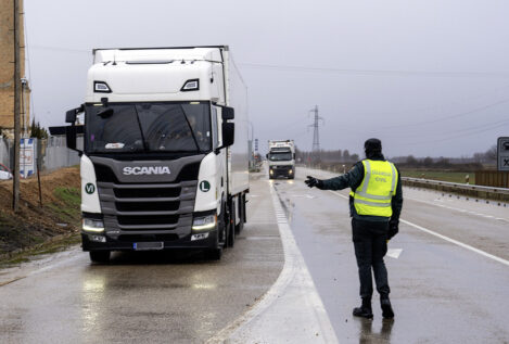 La DGT levanta parte de las restricciones a la circulación de los camiones inmovilizados