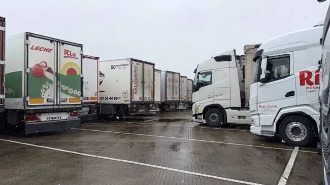 La «precipitación» de la DGT deja bloqueados a cientos de camiones hasta el lunes