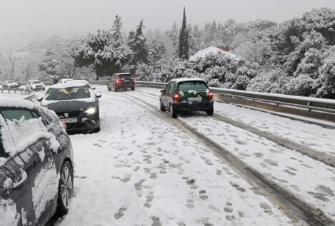 Suben a 150 las vías afectadas por el temporal: nieve en Madrid y lluvia en Extremadura