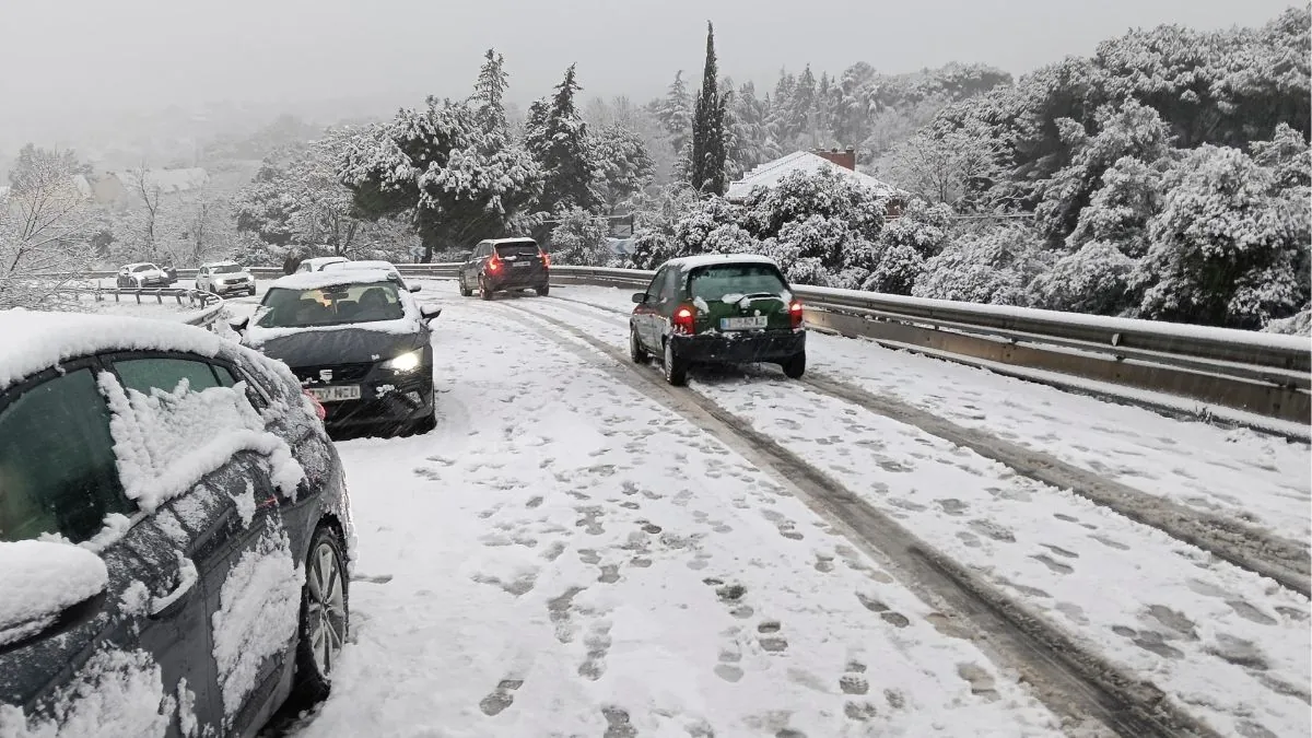 Suben a 150 las vías afectadas por el temporal: nieve en Madrid y lluvia en Extremadura