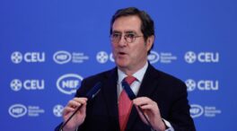 La CEOE rechaza las «fórmulas trileras» del Gobierno para compensar el alza del SMI