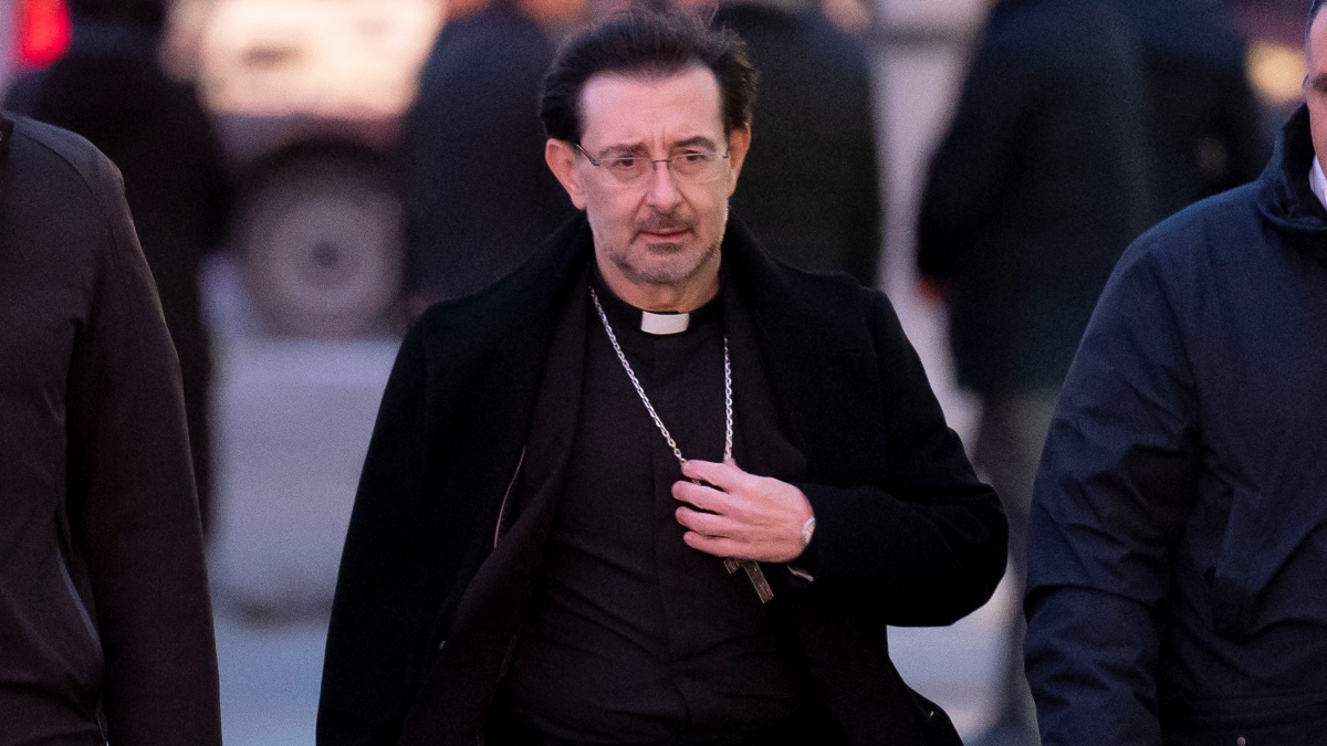 El cardenal José Cobo pide no encerrarse en «búnkeres ideológicos» en el funeral de Adamuz