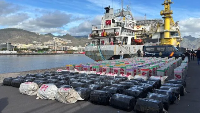 Interceptan un carguero con diez toneladas de cocaína en Canarias, máxima cantidad histórica