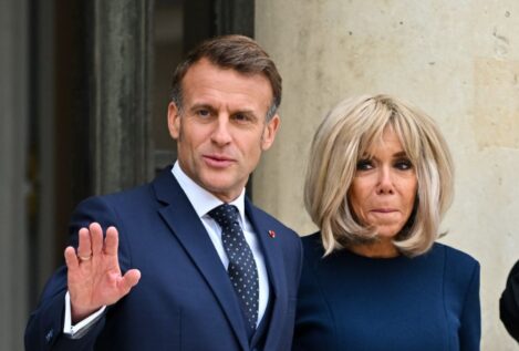 Condenan a hasta ocho meses de cárcel a los que dijeron que Brigitte Macron nació hombre
