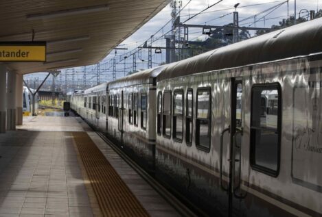 La línea ferroviaria Santander-Bilbao, suspendida por el temporal