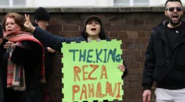 El hartazgo político en las calles de Irán con los ayatolás impulsa el regreso del sha