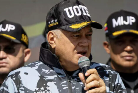 El régimen de Maduro apela a la «calma» y pide no «facilitarle las cosas al enemigo invasor»