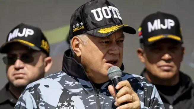 El régimen de Maduro apela a la «calma» y pide no «facilitarle las cosas al enemigo invasor»