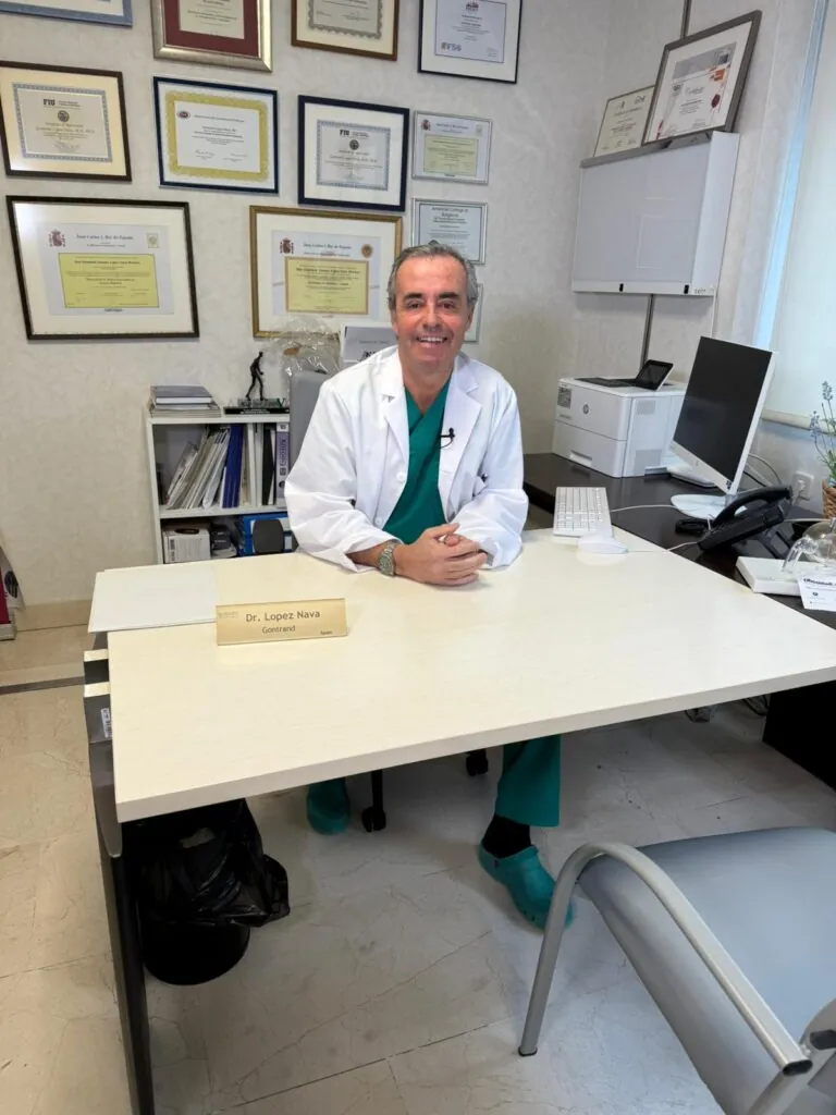 El doctor Gontrand López-Nava, director de la Unidad de Endoscopia Bariátrica del Hospital Universitario HM Sanchinarro en Madrid
