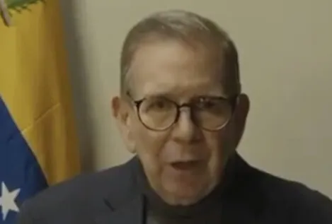 Edmundo González insta a los militares a liberar a los presos políticos para «normalizar» el país