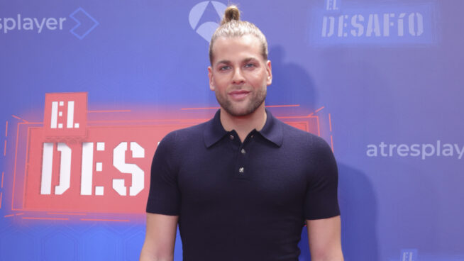 El original salón de Eduardo Navarrete: «Aquí lo que hay es 'horror vacui', pero con mucho estilo»