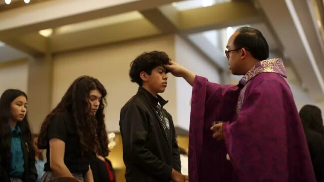 Cambio histórico en EEUU: los católicos superan a los protestantes en la generación Z