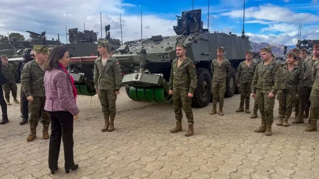 El Ejército recibe los primeros 40 blindados 8x8 'Dragón' tras el ultimátum de Robles
