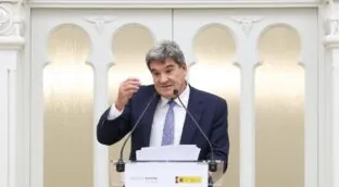 El Banco de España mantiene su previsión de PIB de 2026 en el 2,3%, pero eleva la inflación
