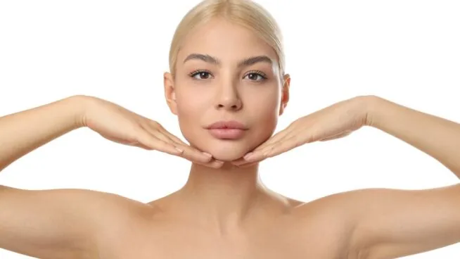 Ana Santamarina, experta en longevidad: «El concepto 'anti-aging' es pasado, ahora hablamos de favorecer tu edad haciendo una buena skincare»