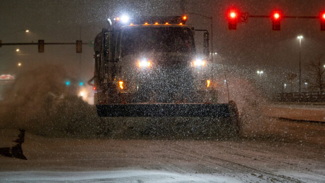 Una tormenta invernal azota EEUU: miles de vuelos cancelados y apagones de luz