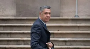 La Fiscalía investiga a Albiol por el desalojo del instituto de Badalona ocupado por inmigrantes