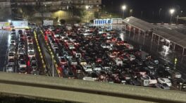 Largas colas, con esperas de más de 10 horas, para cruzar la frontera de Marruecos a Ceuta