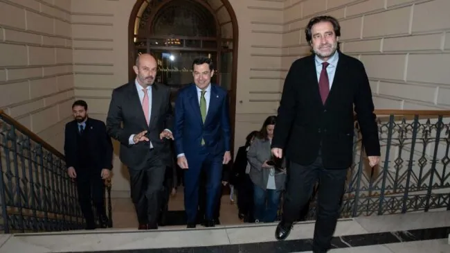 Eduardo Madina reaparece por sorpresa en un acto en Madrid con Juanma Moreno