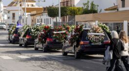 Cientos de personas despiden en Aljaraque a la familia fallecida en el accidente de Adamuz