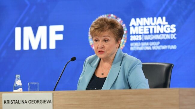 El FMI rebaja su previsión de crecimiento y eleva la de inflación por la guerra en Irán