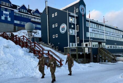 Llega a Groenlandia un contingente militar de Dinamarca que incluye al jefe del Ejército