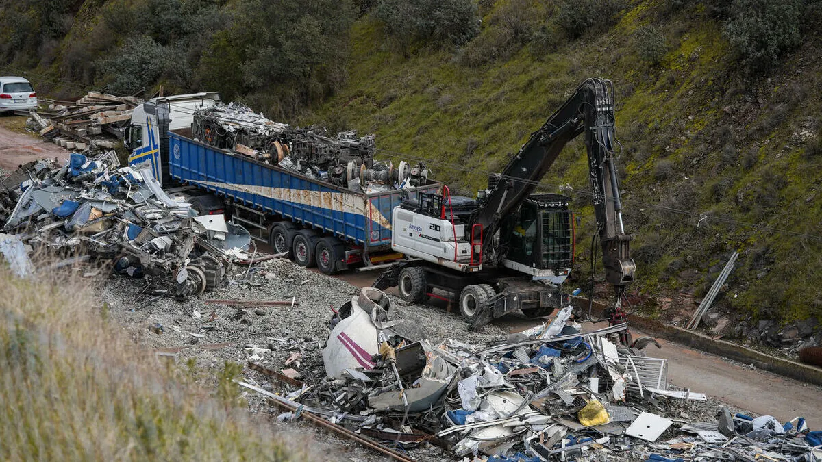 Retiran de las vías los últimos restos del Alvia al cumplirse una semana del siniestro en Adamuz