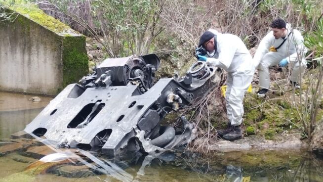 El hallazgo de una pieza en Adamuz pone en entredicho al órgano que investiga el accidente