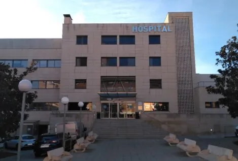 Denuncian a tres hospitales de Cataluña por tener a médicos sin la especialidad homologada