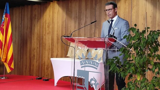 La víctima del alcalde de Almusafes amplía la denuncia y señala a dos cargos del PSOE local