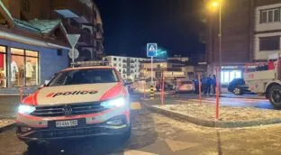 Al menos 40 muertos y 115 heridos tras el incendio en una estación de esquí en Suiza