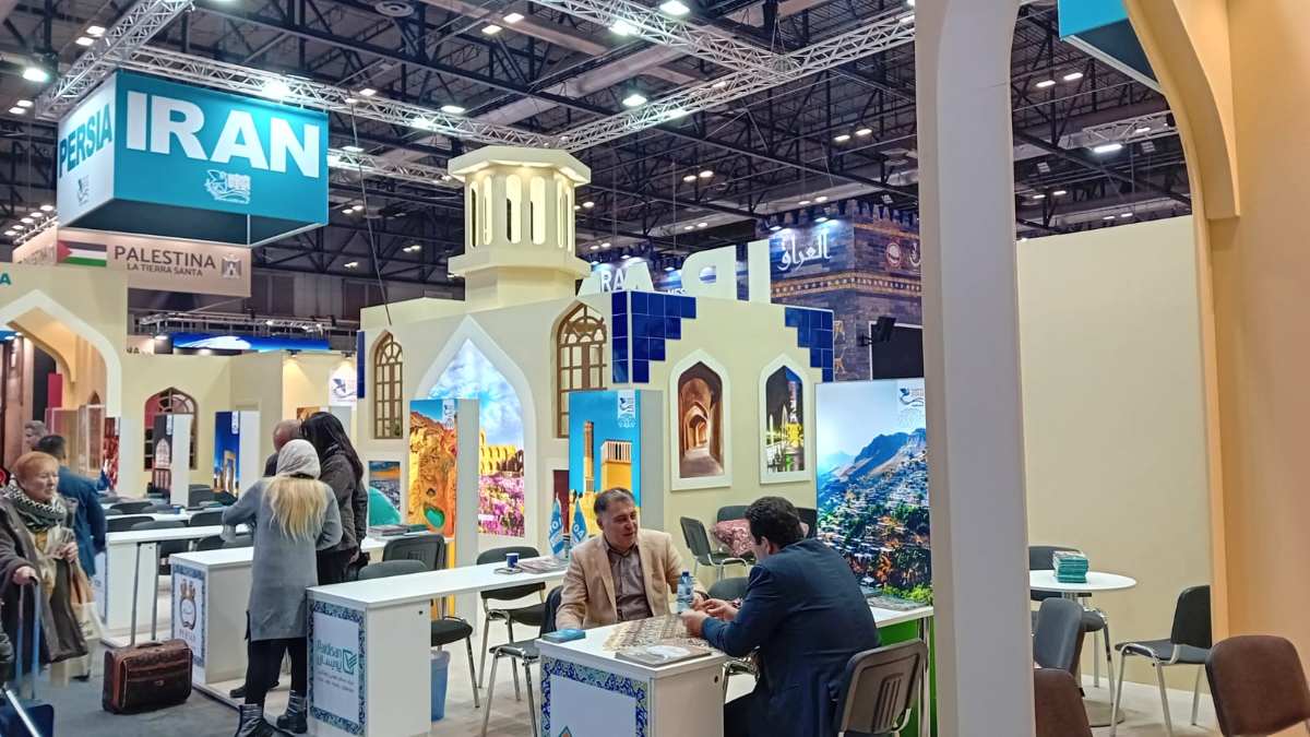 Irán se promociona en Fitur mientras el mundo lanza advertencias para no viajar al país