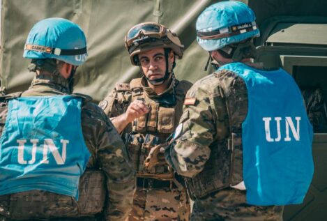 Carros de combate de Israel disparan contra cascos azules españoles en el Líbano