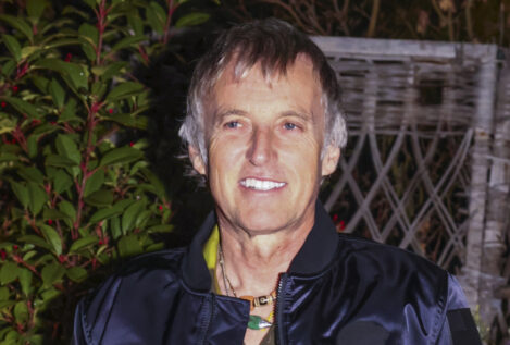 Jesús Calleja abre las puertas de su colorido salón que huye del minimalismo y lo tradicional