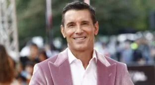 La vida personal de Jesús Vázquez: sus padres, su marido y la espectacular casa donde viven