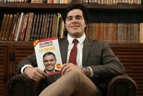 El autor del libro en blanco sobre Sánchez: «Mi mayor satisfacción es hacer pasta gracias a él»