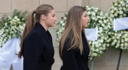 Leonor y Sofía, en el funeral de Irene en Atenas: gesto serio, mucha conexión y de riguroso luto