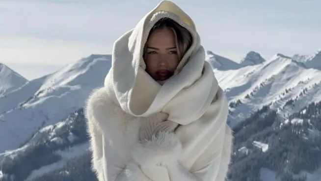 'Cloud Dancer': aprende cómo introducir el color favorito del año en tus próximos 'looks'